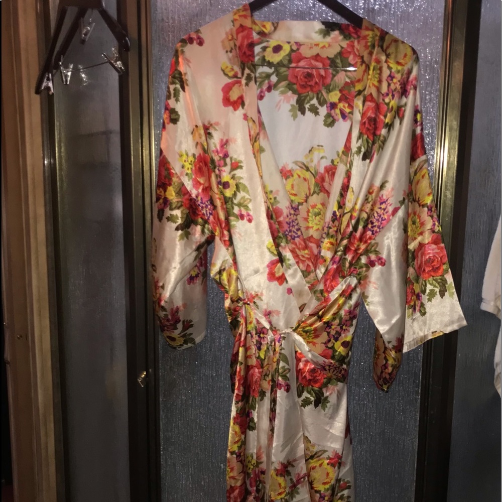 Beautiful Satin Floral Robe 2X - 3X